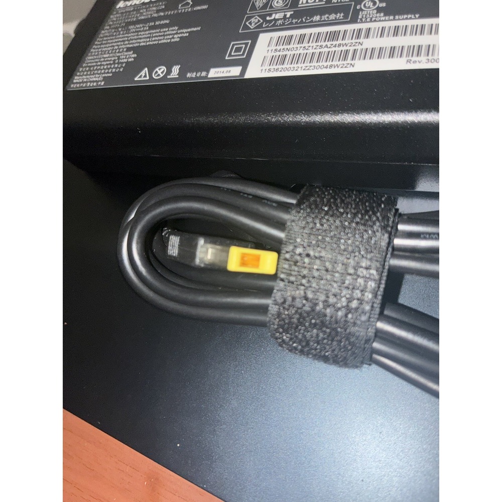 LENOVO Genuine Original AC Power Adapter Charger / 3 Lenovo Thinkpad Batteries